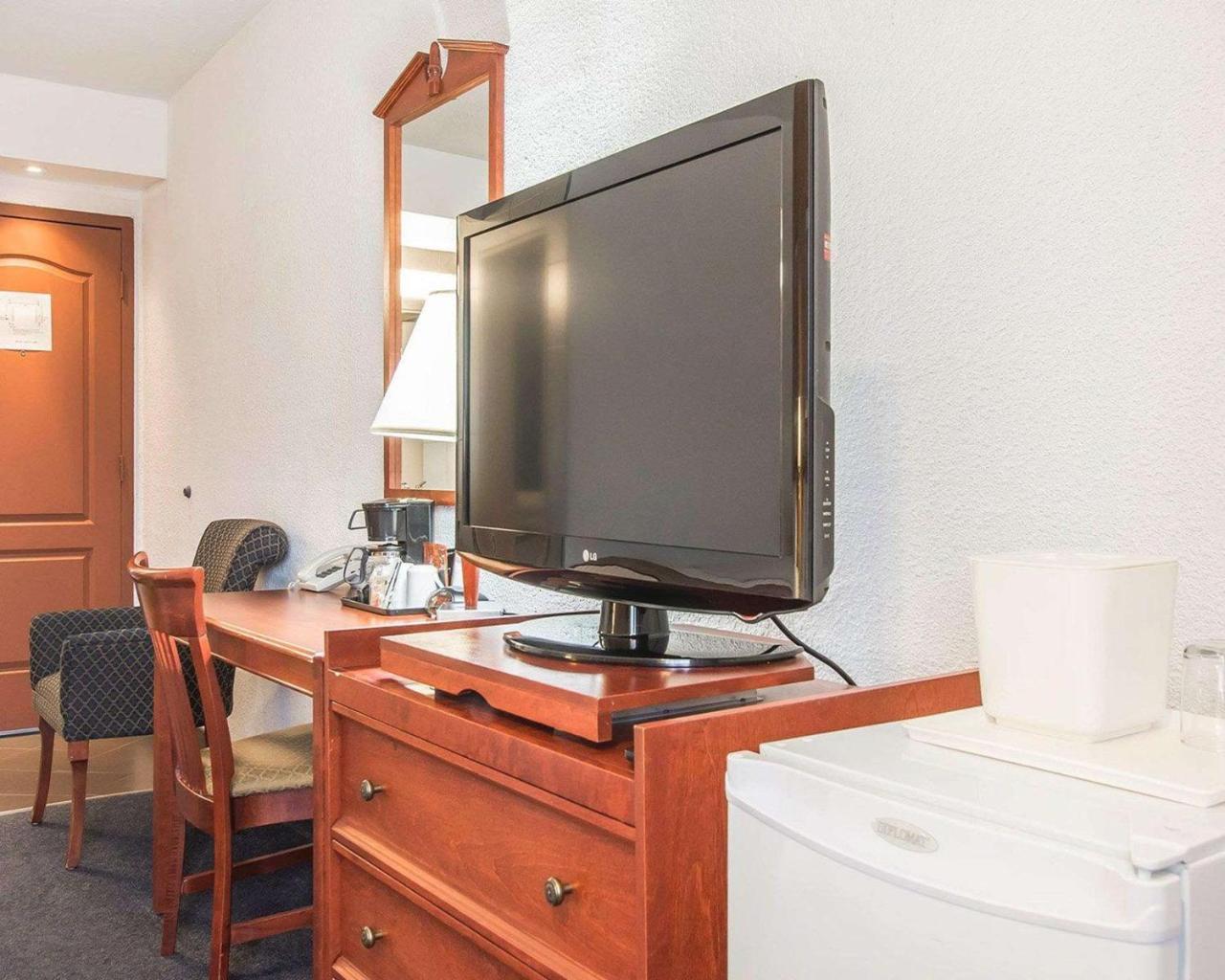 Hotel Danube Bleu Forestville Ngoại thất bức ảnh